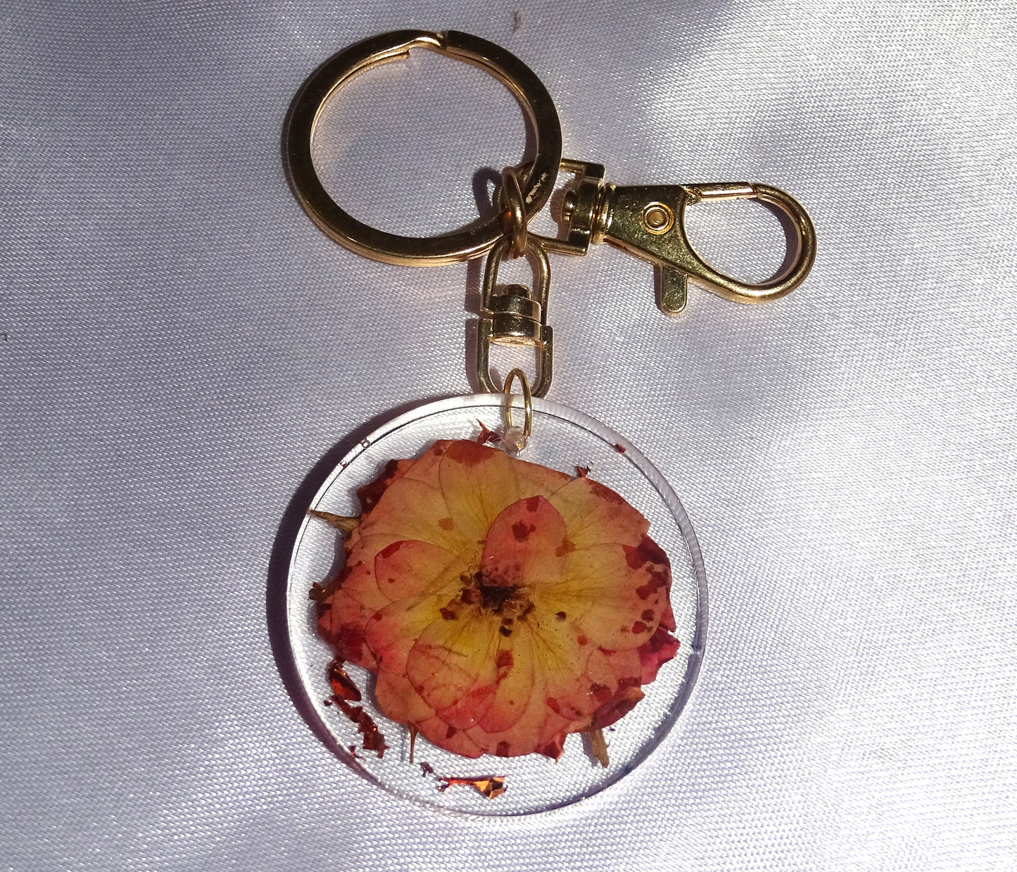 Elegance in your palm (Key Chains with Dried Flowers)