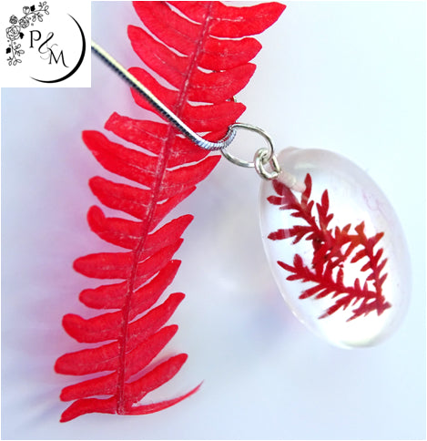 Pendant with preserved Red Flower chips